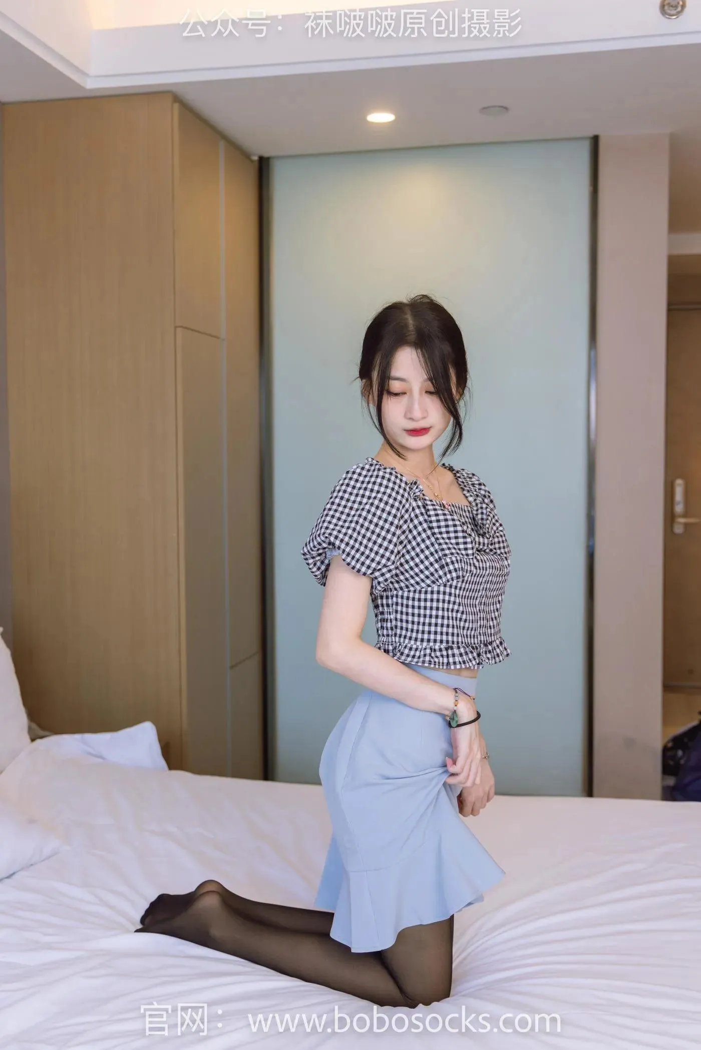 [BoBoSocks袜啵啵]NO.131 苏苏-两双高跟鞋、黑丝 [140P]插图3